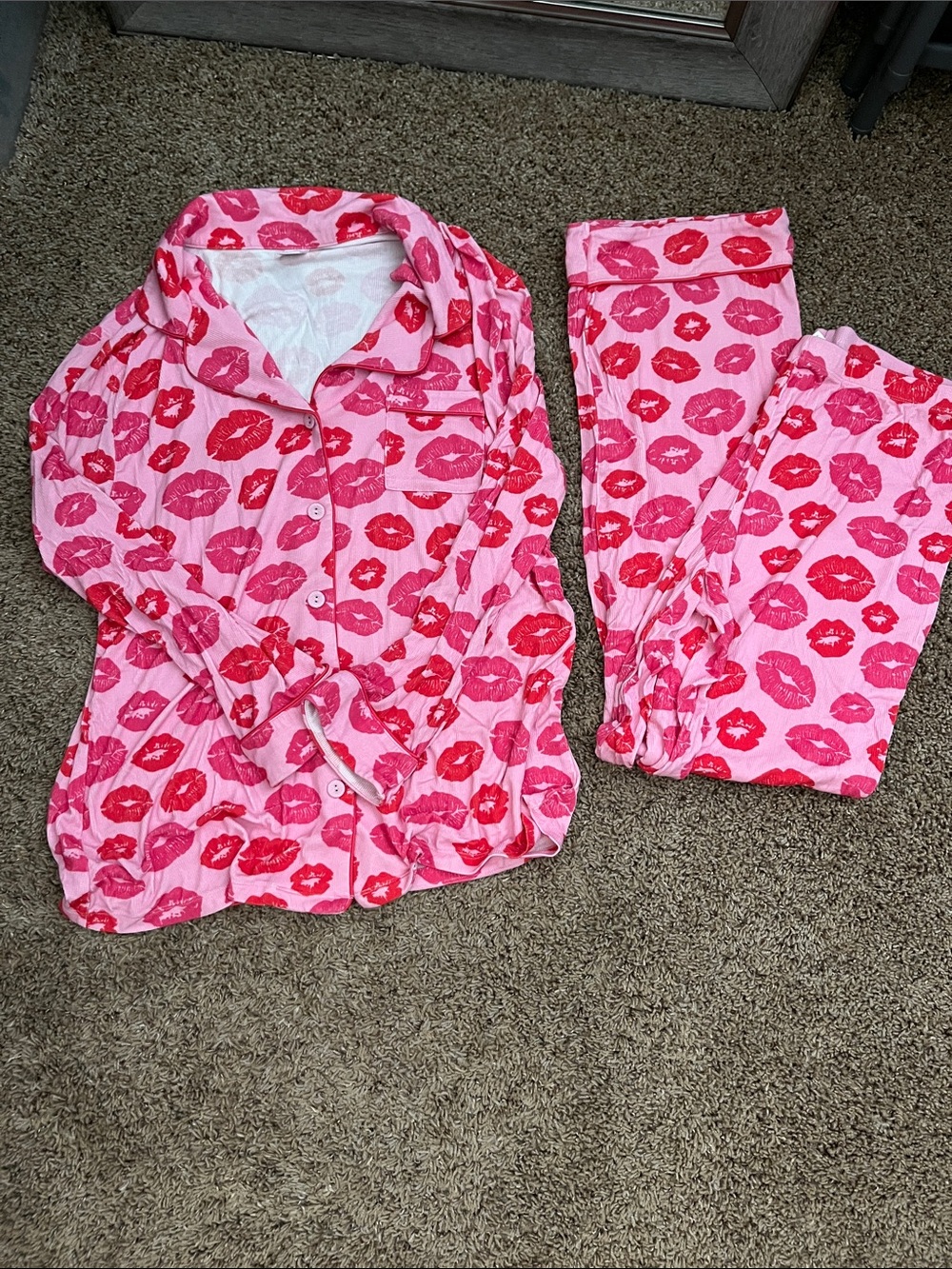 Krista Horton Staycation kiss pjs- medium